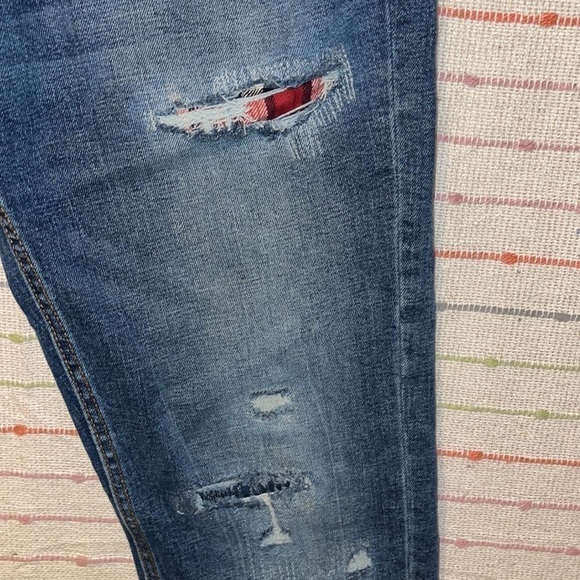 ❗️🎉HOST PICK❗️Old Navy Flex Slim Fit Plaid Ted Patch Distressed Jeans - Picture 5 of 9